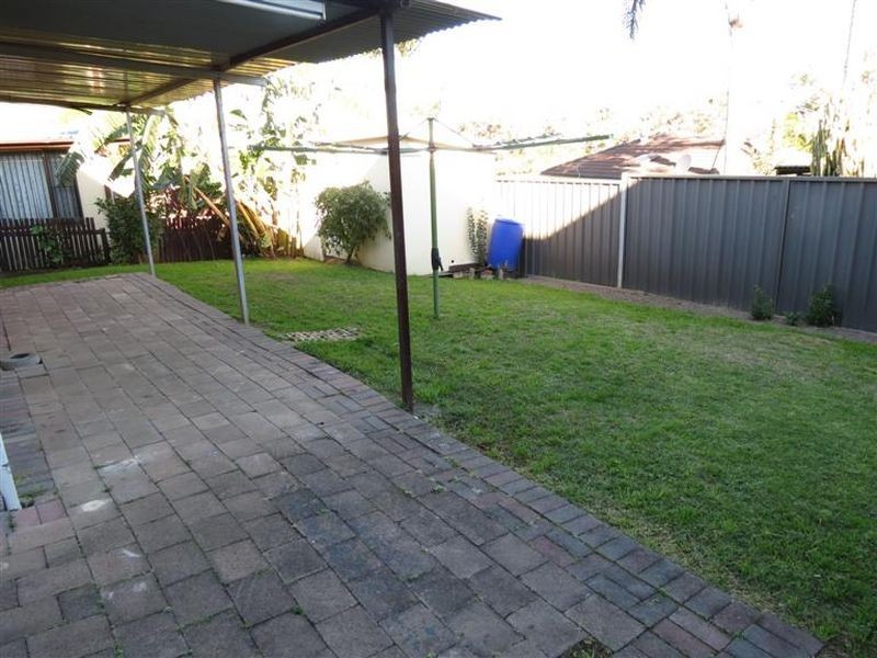 8a Edgeware Road, Prospect NSW 2148