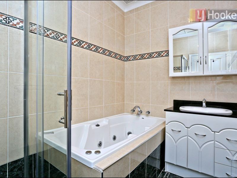 8 Maureen Place, Blacktown NSW 2148