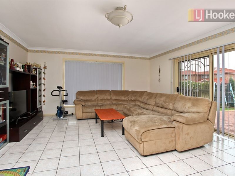 1 View Park Street, Prospect NSW 2148