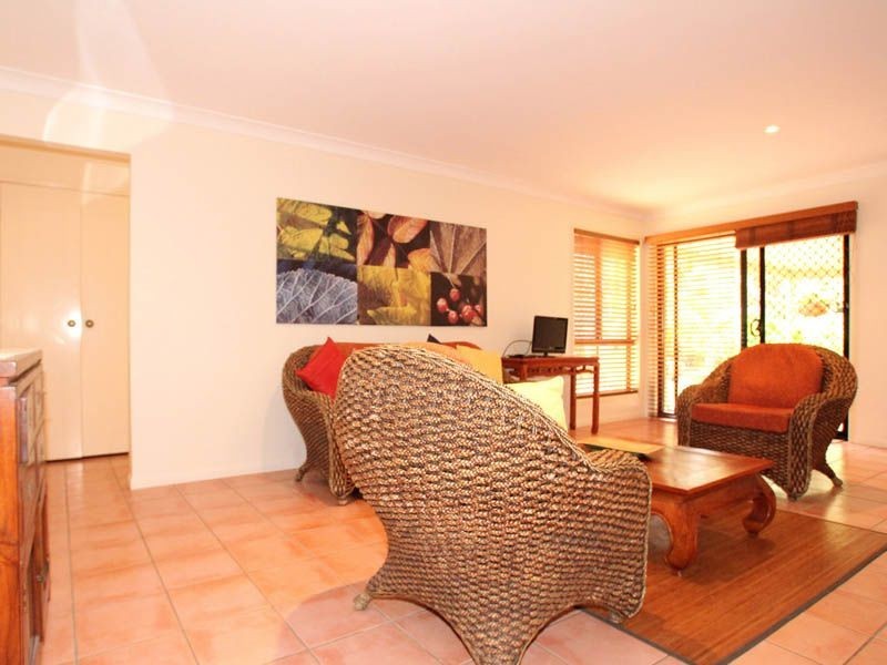9 Sunbrite Court, Sandstone Point QLD 4511