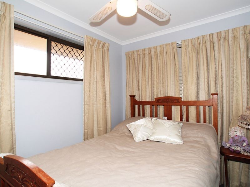 9 Squire Place, Sandstone Point QLD 4511