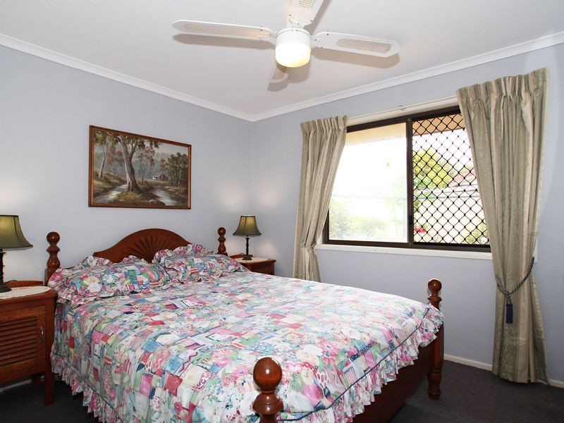 9 Squire Place, Sandstone Point QLD 4511