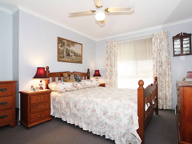 9 Squire Place, Sandstone Point QLD 4511