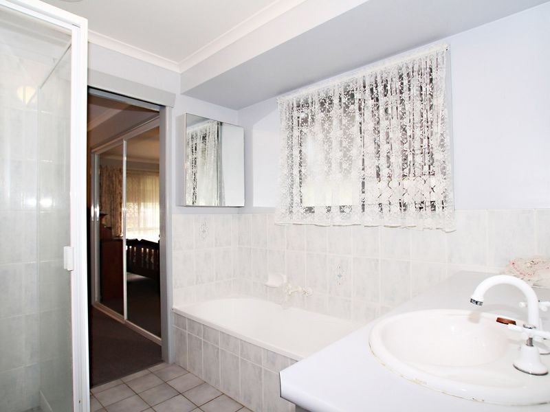 9 Squire Place, Sandstone Point QLD 4511