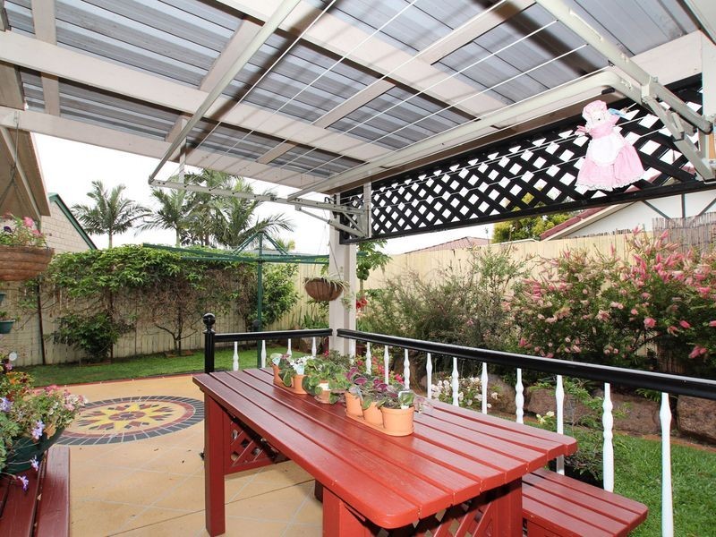 9 Squire Place, Sandstone Point QLD 4511