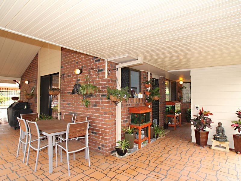 9 Squire Place, Sandstone Point QLD 4511