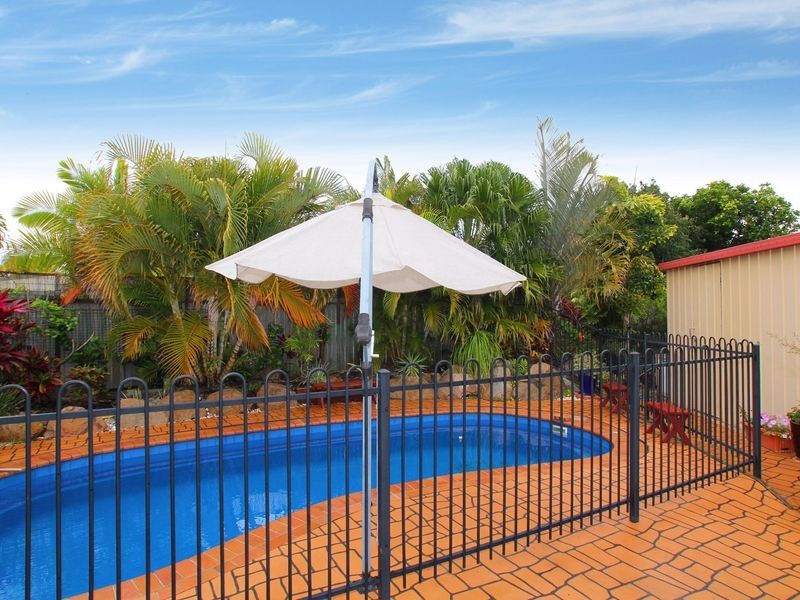 9 Squire Place, Sandstone Point QLD 4511