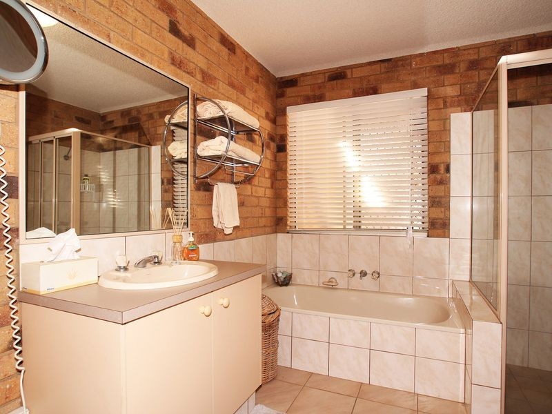 15 Clark Terrace, Sandstone Point QLD 4511