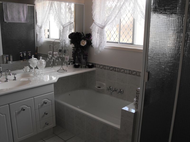 162 Bestmann Road East, Sandstone Point QLD 4511