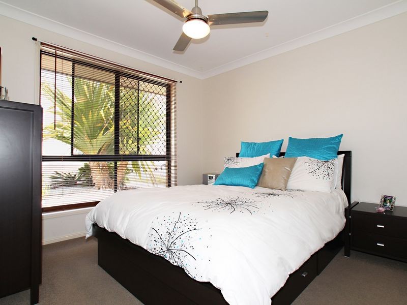4 Seaforth Street, Sandstone Point QLD 4511