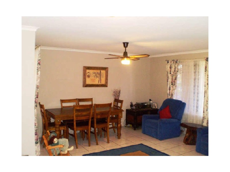 8 Gordon Crescent, Sandstone Point QLD 4511