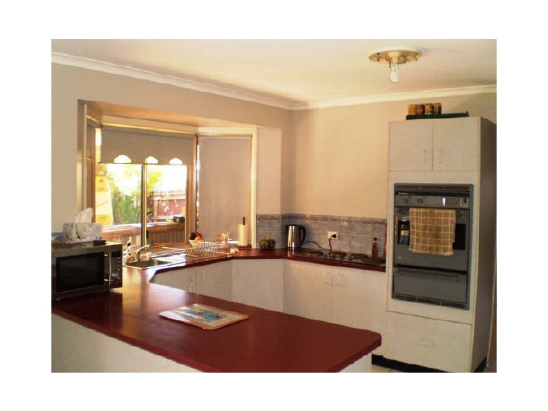 8 Gordon Crescent, Sandstone Point QLD 4511