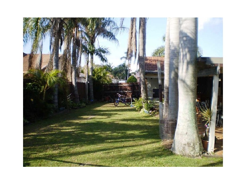 8 Gordon Crescent, Sandstone Point QLD 4511