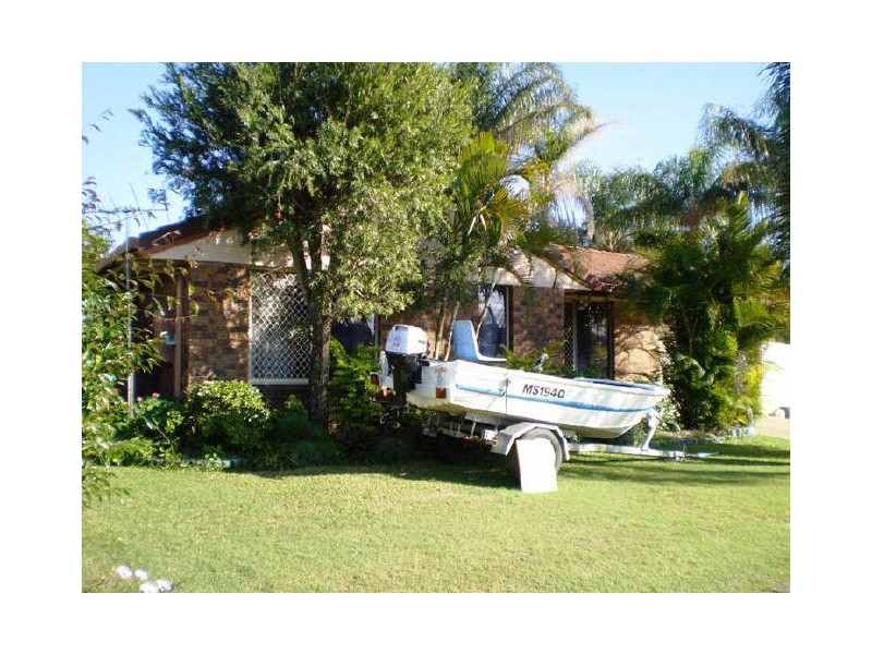 8 Gordon Crescent, Sandstone Point QLD 4511