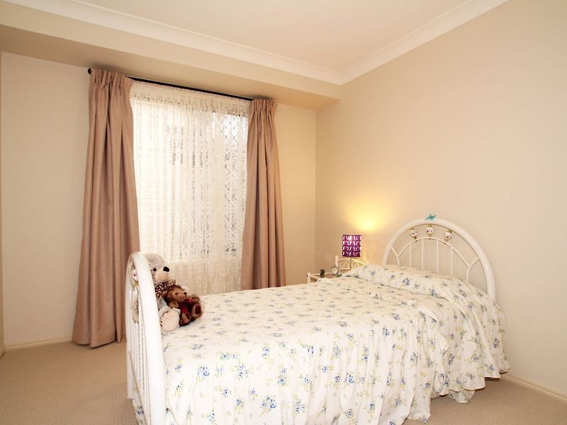 1 Dunwich Court, Sandstone Point QLD 4511