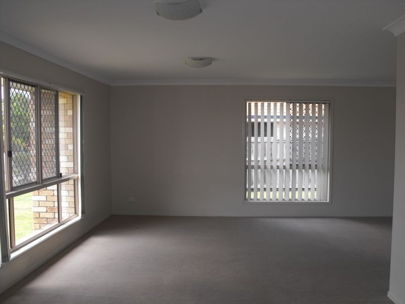 39 Mossman Way, Sandstone Point QLD 4511