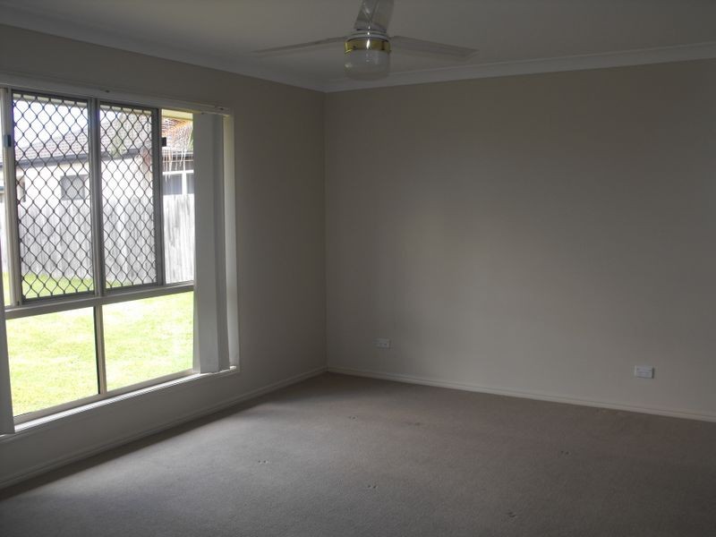 39 Mossman Way, Sandstone Point QLD 4511