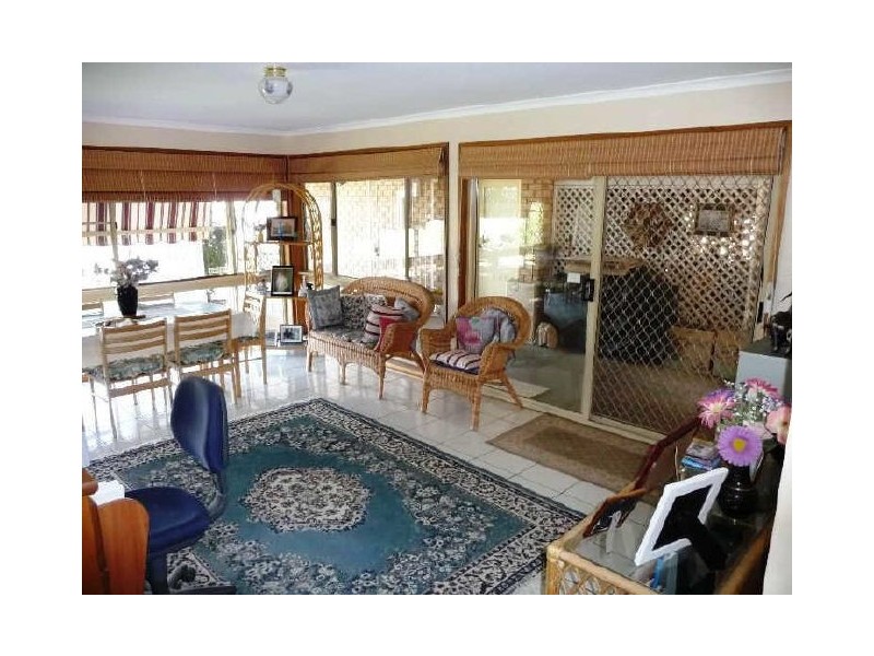 8 Lachlan Crescent, Sandstone Point QLD 4511