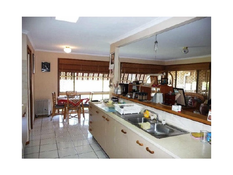 8 Lachlan Crescent, Sandstone Point QLD 4511