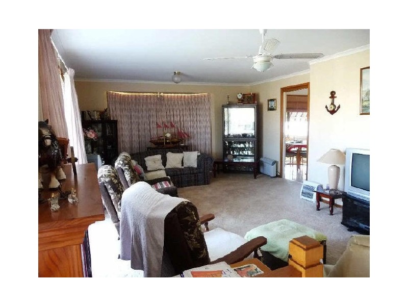 8 Lachlan Crescent, Sandstone Point QLD 4511