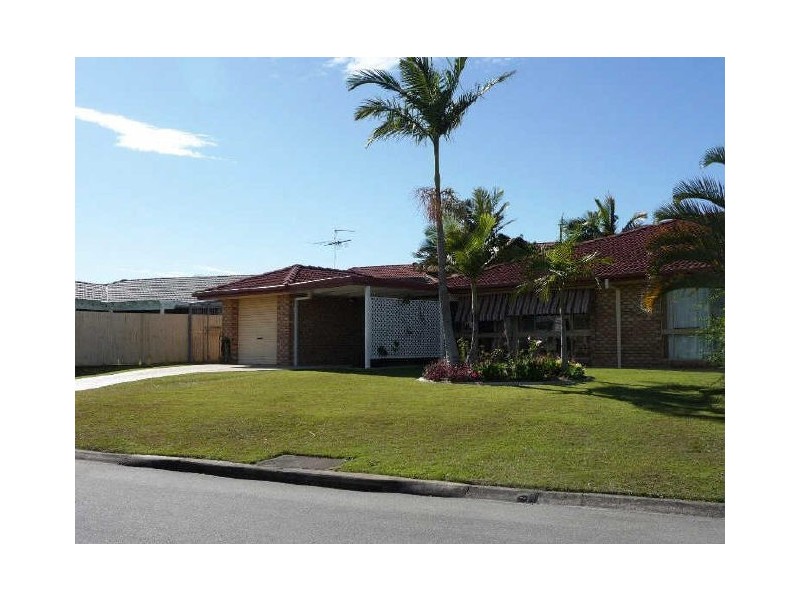 8 Lachlan Crescent, Sandstone Point QLD 4511