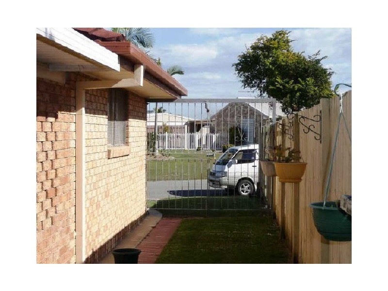 8 Lachlan Crescent, Sandstone Point QLD 4511