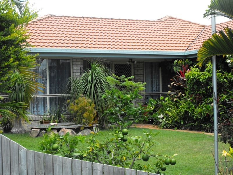 18 Salmon Place, Sandstone Point QLD 4511