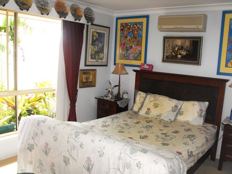 18 Salmon Place, Sandstone Point QLD 4511