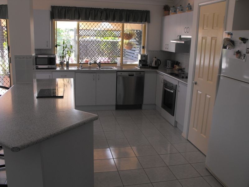 8 Tuna Court, Sandstone Point QLD 4511