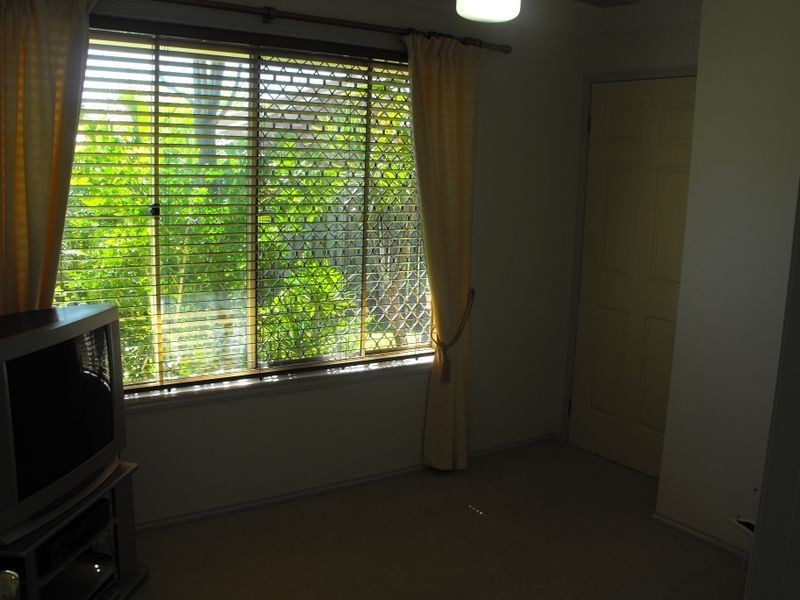 8 Tuna Court, Sandstone Point QLD 4511