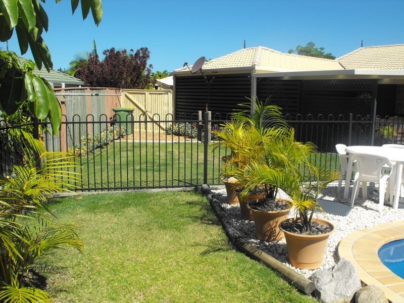 8 Tuna Court, Sandstone Point QLD 4511