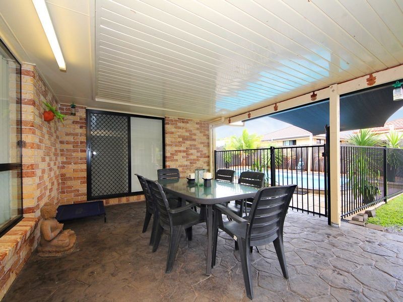 4 Monavale Court, Sandstone Point QLD 4511