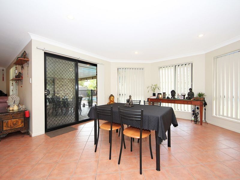 4 Monavale Court, Sandstone Point QLD 4511