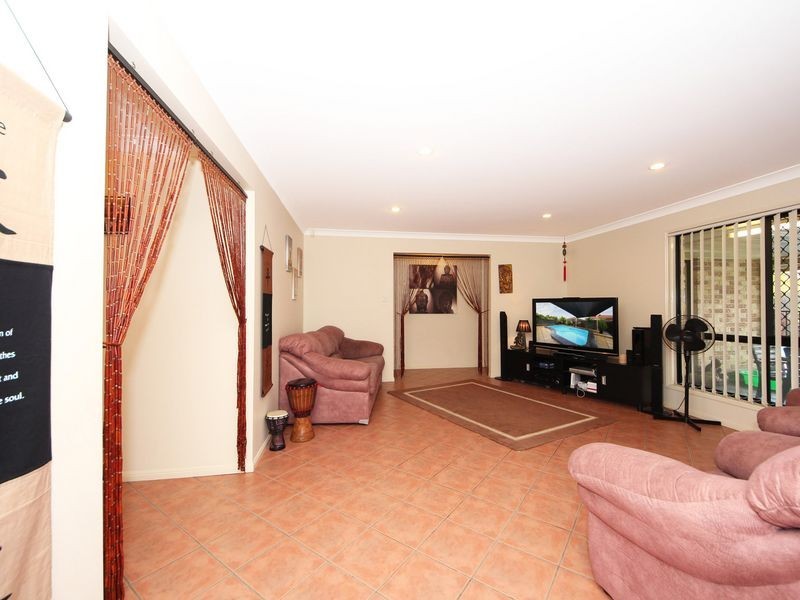 4 Monavale Court, Sandstone Point QLD 4511
