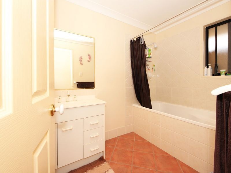 4 Monavale Court, Sandstone Point QLD 4511
