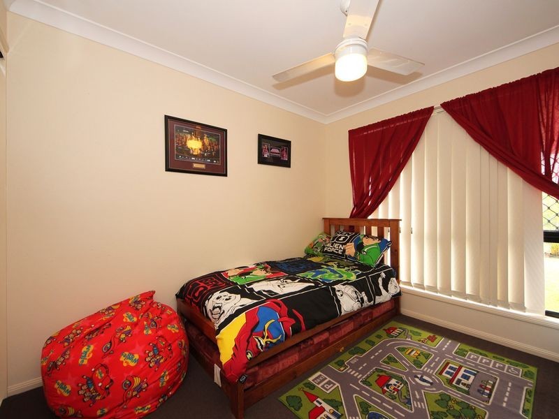 4 Monavale Court, Sandstone Point QLD 4511