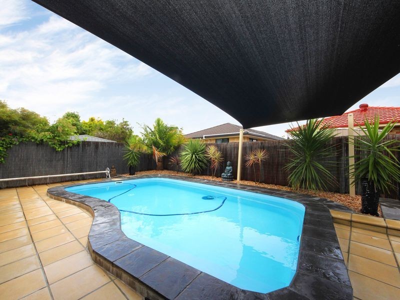 4 Monavale Court, Sandstone Point QLD 4511