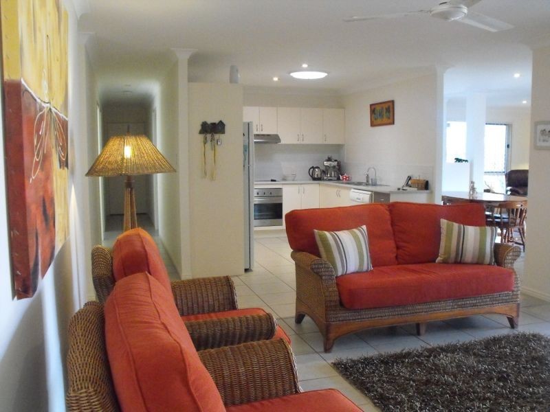 2 Bronte Place, Sandstone Point QLD 4511