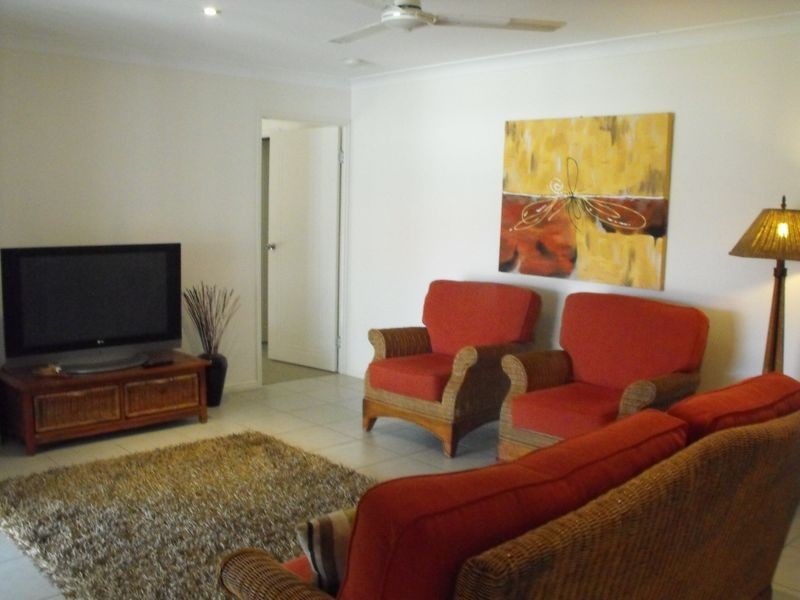 2 Bronte Place, Sandstone Point QLD 4511