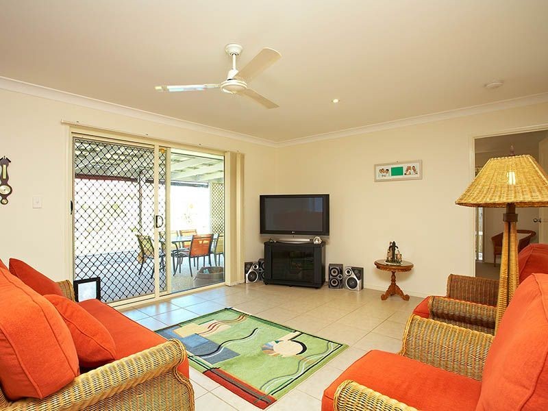 2 Bronte Place, Sandstone Point QLD 4511