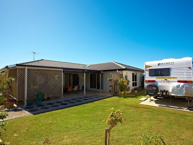 2 Bronte Place, Sandstone Point QLD 4511