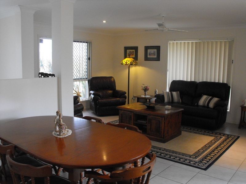 2 Bronte Place, Sandstone Point QLD 4511