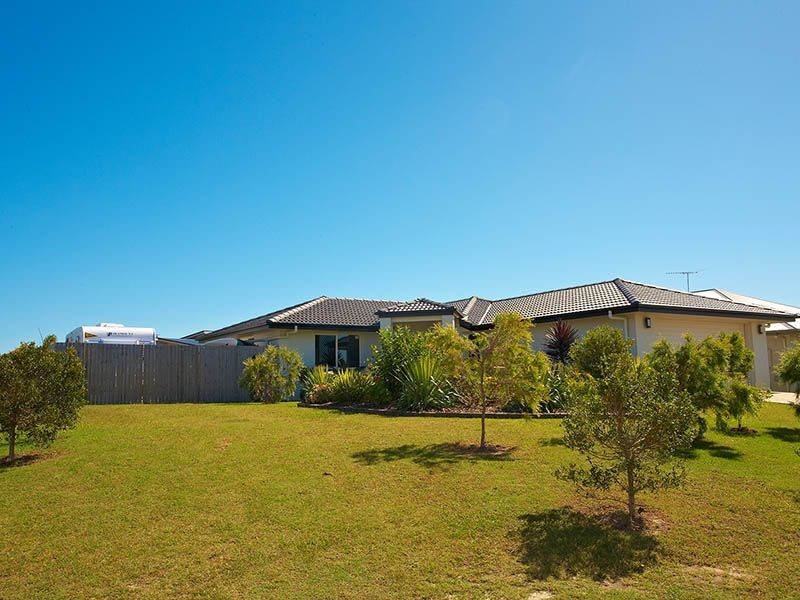 2 Bronte Place, Sandstone Point QLD 4511