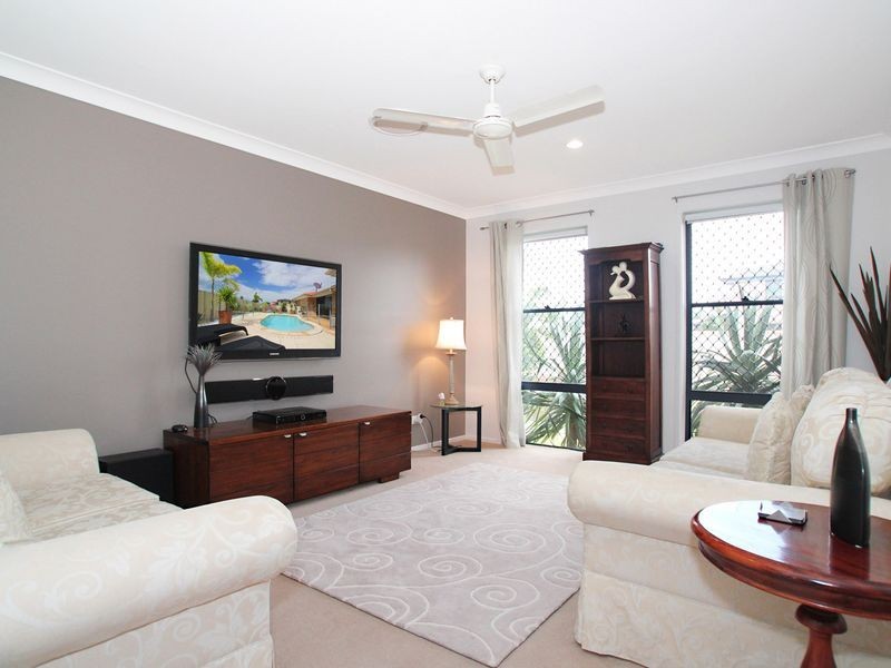 9 Eimeo Place, Sandstone Point QLD 4511