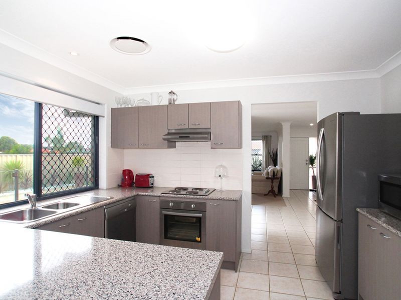 9 Eimeo Place, Sandstone Point QLD 4511