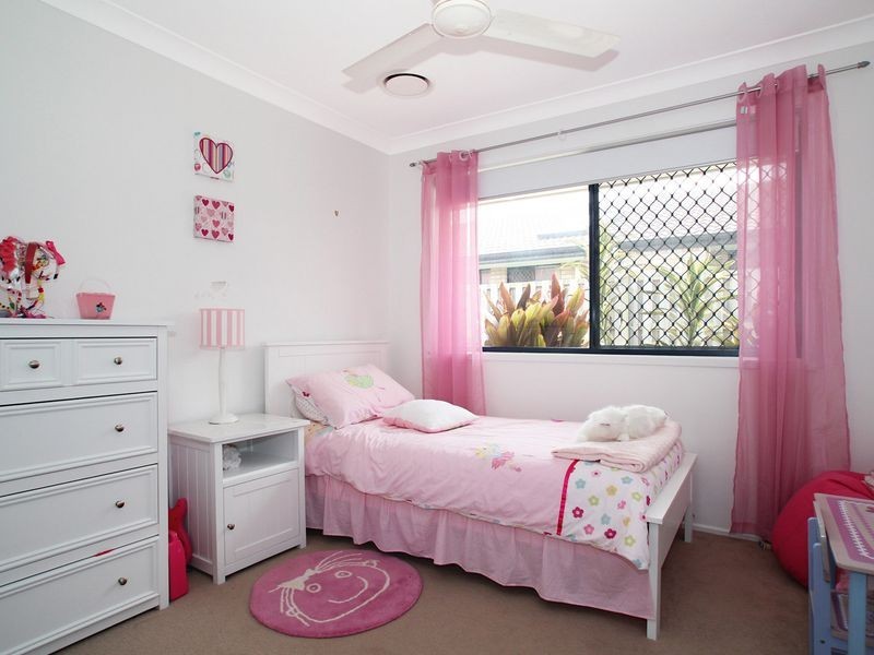 9 Eimeo Place, Sandstone Point QLD 4511