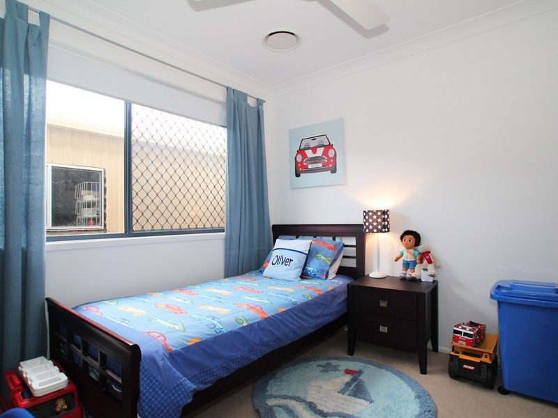 9 Eimeo Place, Sandstone Point QLD 4511