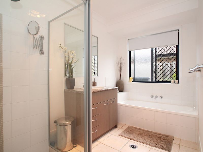 9 Eimeo Place, Sandstone Point QLD 4511