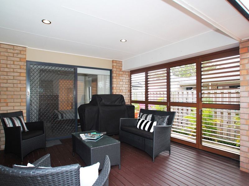 9 Eimeo Place, Sandstone Point QLD 4511