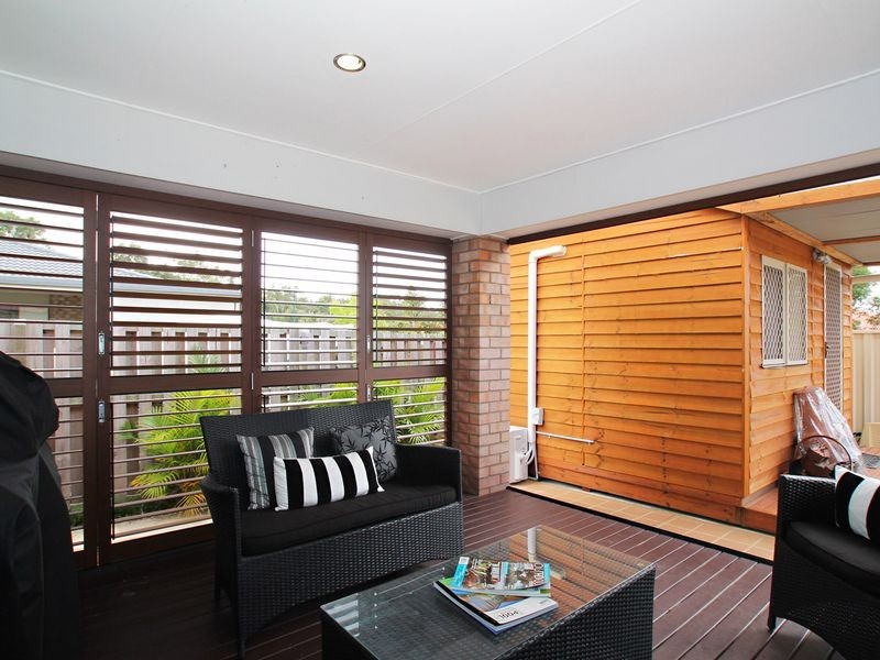 9 Eimeo Place, Sandstone Point QLD 4511